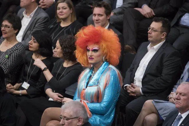 Drag Queen Olivia Jones wirbt nun in Kitas und Schulen für Sexualerziehung der anderen Art.
