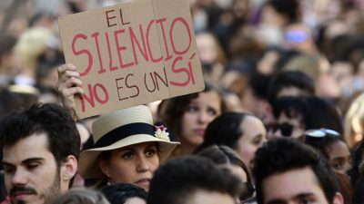 Spanien: Männer vergewaltigen bewusstlose 14-Jährige – Urteil sorgt für Empörung