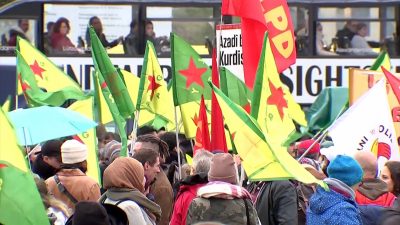 Hunderte protestieren gegen Syrien-Einmarsch der Türkei in Berlin