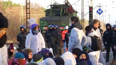 Klimaaktivisten von „Ende Gelände“ besetzen Braunkohletagebauten in der Lausitz