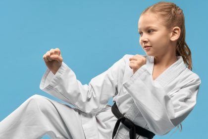 Taekwondo ohne Beine: 9-Jährige gewinnt Medaillen und trainiert für Paralympics