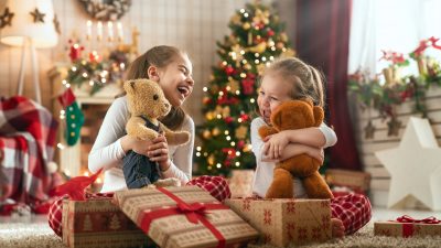 6.000 Geschenk-Söckchen für kranke Kinder: Lenzkirch wird zur Weihnachtswichtelwerkstatt