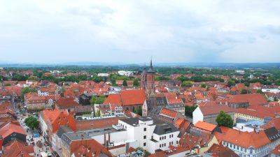 Roter Terror in Göttingen: „Kündigt lieber eure Jobs!“ – Behördenmitarbeiter nach Brandanschlag bedroht