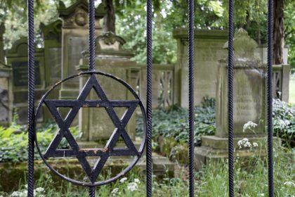 Dänemark: Mehr als 80 Gräber auf jüdischem Friedhof geschändet