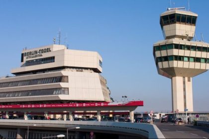 Proteste am Flughafen Berlin-Tegel: Polizei-Großeinsatz wegen 100 „Klimaschützern“