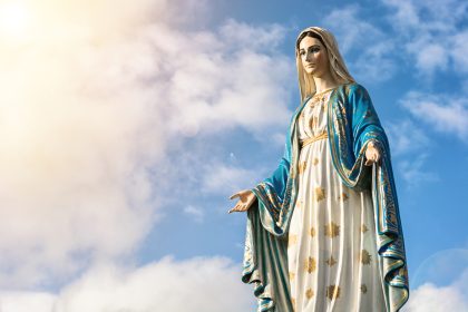 Als Schutz vor Corona-Krise: Jungfrau Maria soll sich am Himmel gezeigt haben