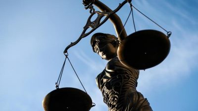 Hass im Netz: 150.000 Verfahren jährlich erwartet  – Richterbund fordert Aufstockung der Justiz