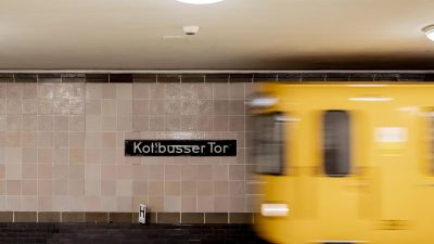 Mann in Berlin vor U-Bahn gestoßen: Verdächtiger gefasst – und wieder freigelassen