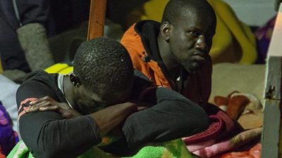 „Alan Kurdi“ darf mit 88 Migranten in Italien anlegen
