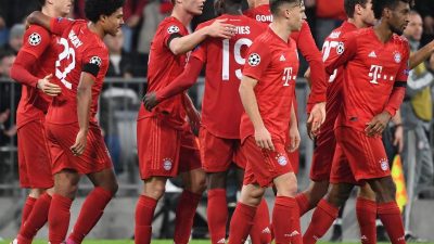 FC Bayern müht sich mit späten Toren ins Achtelfinale