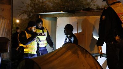 Camp mit 1200 Migranten: Polizei räumt Flüchtlingscamps im Norden von Paris