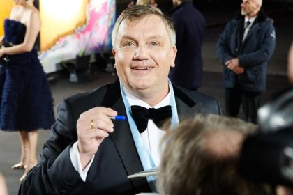 „Men of the Year“-Award – Kerkeling wird politisch: „So wenig Kanzler wie heut war noch nie“