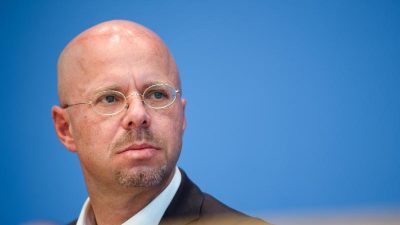 AfD-Vorstand wirft Brandenburger Landeschef Kalbitz aus der Partei
