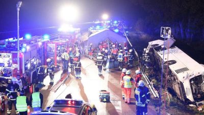 Vollbesetzter Reisebus aus Polen verunglückt auf A1 – mindestens 13 Verletzte
