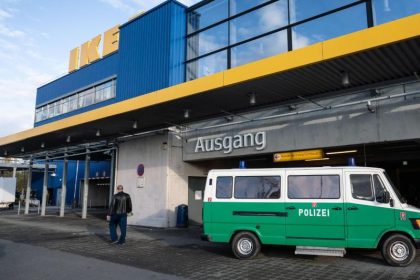 IKEA Frankfurt: Täter nach Überfall vor Möbelhaus weiter auf der Flucht