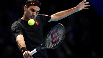 Federer verliert zum Auftakt – Djokovic souverän
