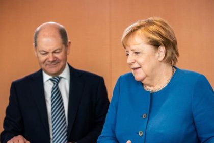 Bundesregierung will 14-tägige Quarantäne für Rückkehrer –  Wirtschaftskrise kostet schon über eine Billion Euro