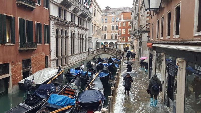 Heftige Regenfälle setzen Venedig unter Wasser