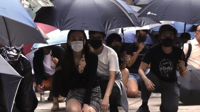 Pekings neues Sicherheitsgesetz: Hongkong-Aktivist bittet Kanzlerin Merkel um Hilfe