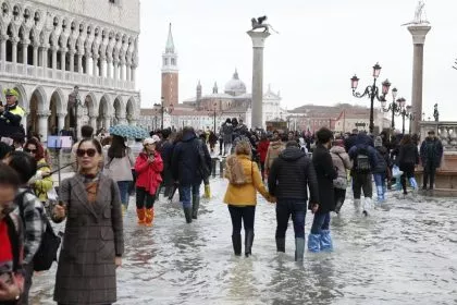 Land unter: Venedig kämpft weiter gegen die Wassermassen