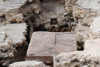 Tausend Jahre alter Sarkophag in Mainzer Johanniskirche geöffnet