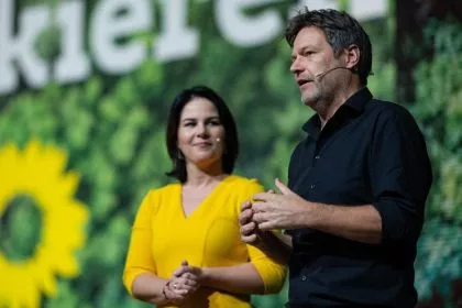Baerbock und Habeck vor Wiederwahl als grüne Doppelspitze