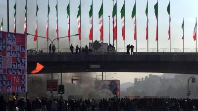 Proteste im Iran: Internet zensiert – Verhaftungen und Parlaments-Sondersitzung