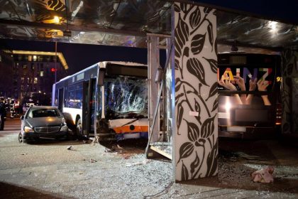 Schwerer Busunfall am Wiesbadener Hauptbahnhof: Ein Toter und 23 Verletzte