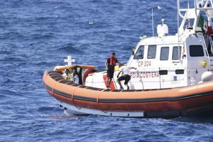 Lampedusa: Gekenteres Boot mit 143 Migranten vor Unglück bewahrt