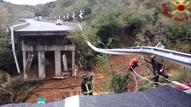 Italien: Autobahnbrücke nach Unwettern eingestürzt – Zwei Unwettertote in Frankreich