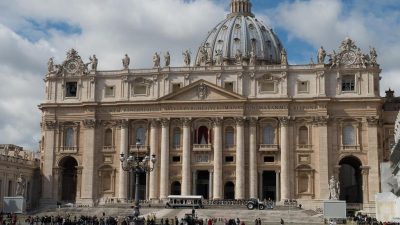 Prozess gegen Ex-Nuntius des Papstes wegen sexueller Belästigung