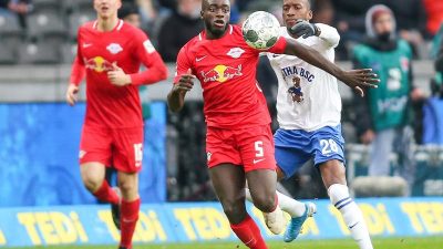 RB Leipzig startet mit Innenverteidiger Upamecano