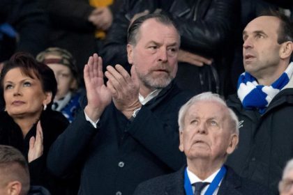 Schalke-Boss Tönnies freut sich über Last-Minute-Sieg