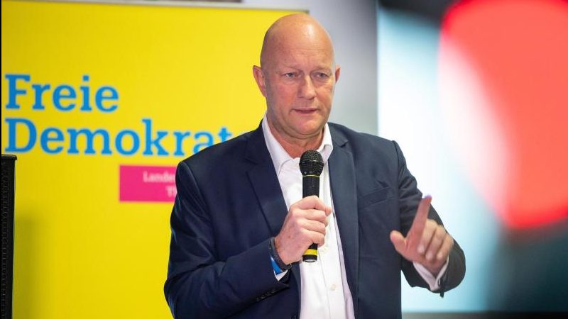 Thüringen: FDP-Kandidat Kemmerich zum Ministerpräsidenten gewählt