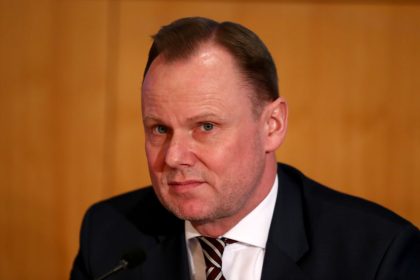 Verstoß gegen Corona-Regeln: Hamburgs Innensenator zahlt 1000 Euro Bußgeld