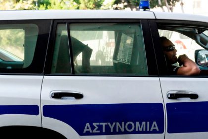 Zwei Verdächtige nach Diebstahl einer Urne aus Auto in Zypern festgenommen