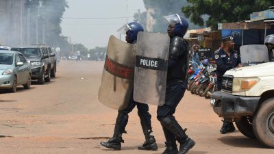„Barbarischer“ Anschlag in Burkina Faso: Radikale Islamisten töten Sicherheitskräfte und Zivilisten