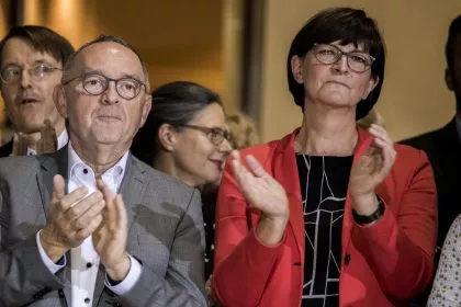 Esken und Walter-Borjans gegen raschen GroKo-Austritt - Lange warnt vor zu großen Kompromissen