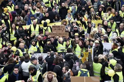 Streiks in Frankreich gehen weiter: Lehrer, Juristen und öffentlicher Dienst stellen Arbeit ein