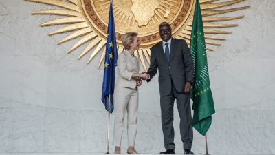 Afrika fordert von EU mehr Geld und Aufnahme von Migranten – Von der Leyen sagt „starke“ Unterstützung zu