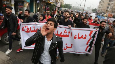 Angst vor Bürgerkrieg: Tausende Menschen protestieren im Irak nach tödlichem Angriff auf Demonstranten