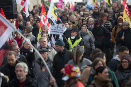 Größter Streik seit 1995: Frankreich protestiert gegen Macron und die Rentenreform – Streiks für Dienstag gemeldet