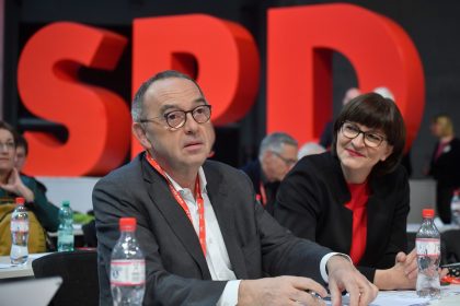 SPD-Chef: Mir ist ein Atemschutz “lieber als geschlossene Läden”