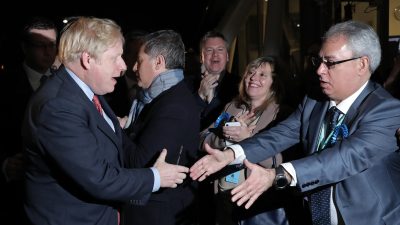 Konservative erringen Erdrutschsieg – Johnson spricht vom „starken neuen Mandat“