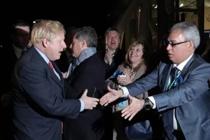Konservative erringen Erdrutschsieg – Johnson spricht vom „starken neuen Mandat“