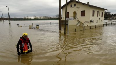 Stürme und Überschwemmungen im Südwesten Frankreichs – Zwei Tote, noch rund 12.500 Haushalte ohne Strom