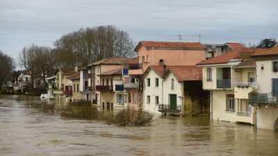 Zehntausende Haushalte wegen Unwetters in Frankreich weiter ohne Strom
