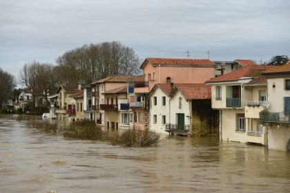 Zehntausende Haushalte wegen Unwetters in Frankreich weiter ohne Strom