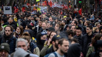 Demos Frankreich: Zusammenstöße mit Polizei in Paris