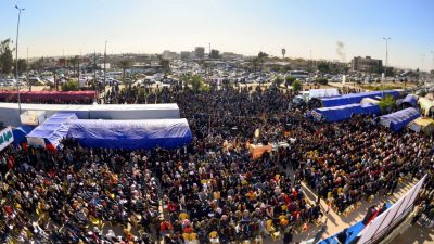 Tausende Iraker blockieren Straßen und Brücken